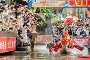 白国华：今年中国金球奖评选太难了，感觉没哪个球员特别有说服力